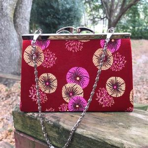 EARLY 2000s ASIAN INSPIRED CLUTCH